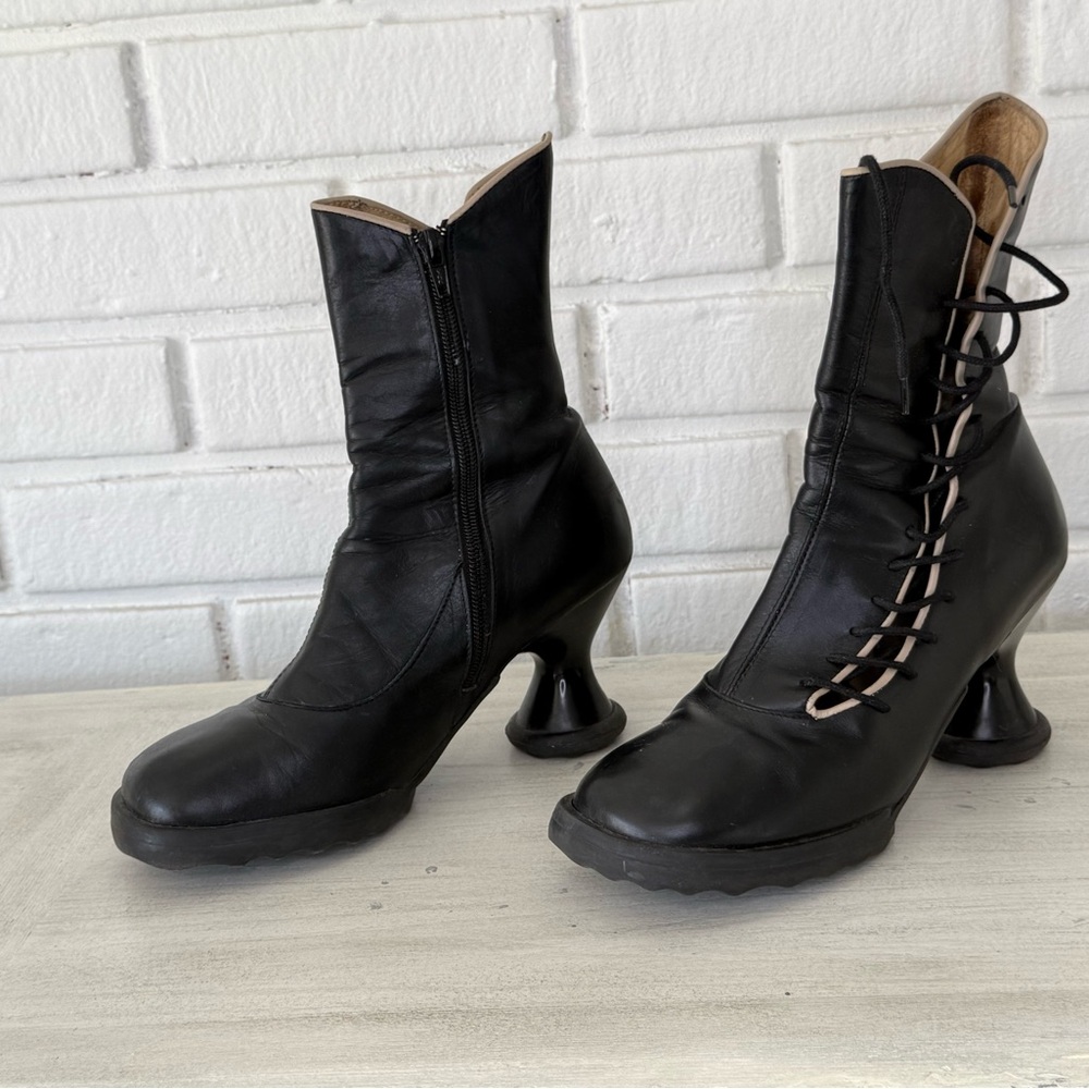 Fluevog Lover Lace-Up Boots – Black/Beige, Size 7.5